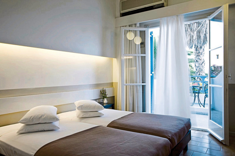 Kamari Beach Hotel 12