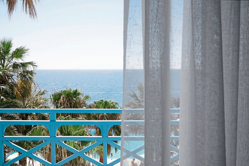 Kamari Beach Hotel 13