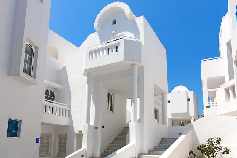 Kamari Beach Hotel 9