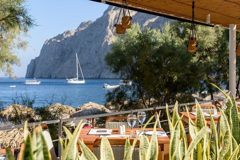 Kamari Beach Hotel 17