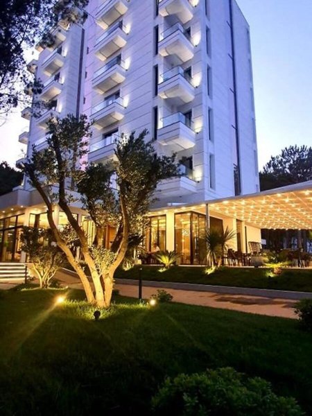 Henry Resort & Spa 1