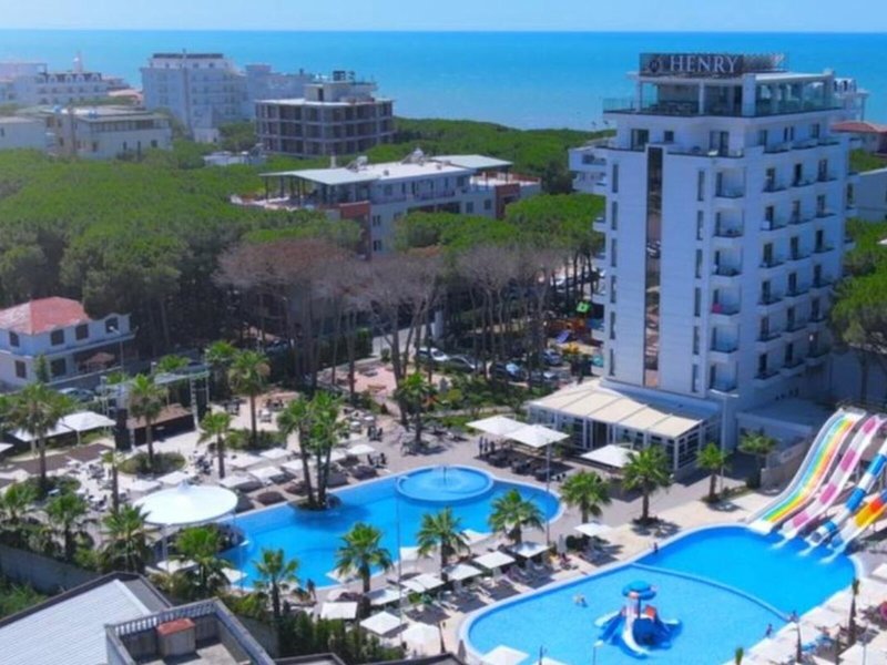 Henry Resort & Spa 2