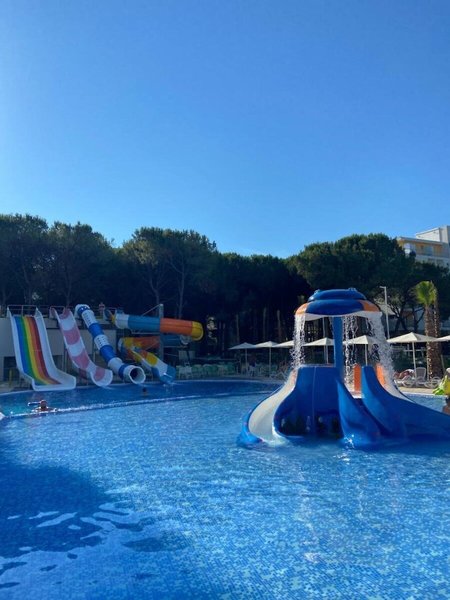 Henry Resort & Spa 4
