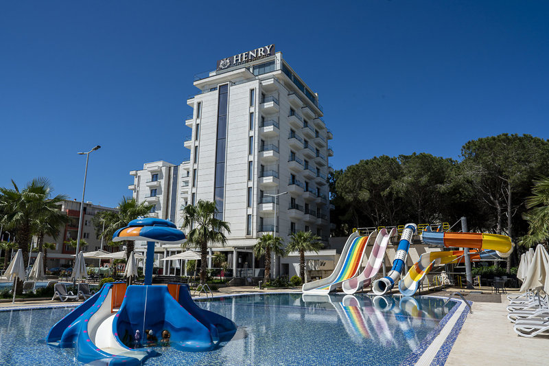 Henry Resort & Spa 1