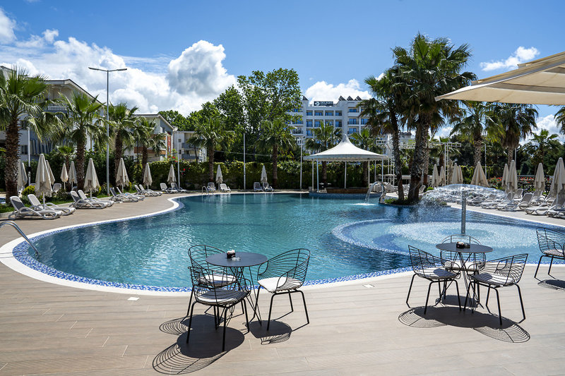 Henry Resort & Spa 2