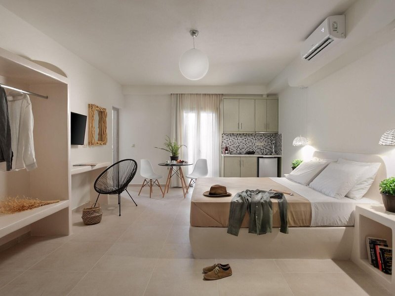 Sweet Home Naxos 10