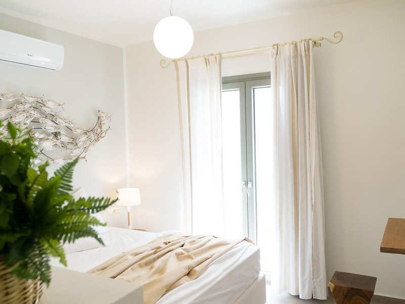 Sweet Home Naxos 15