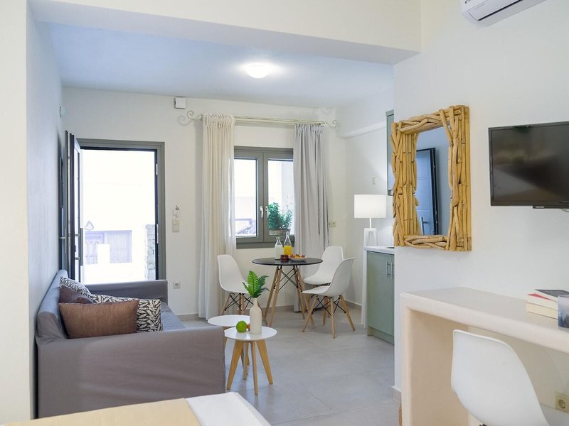 Sweet Home Naxos 3