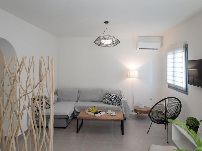 Sweet Home Naxos 12