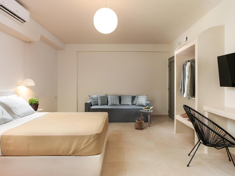 Sweet Home Naxos 13