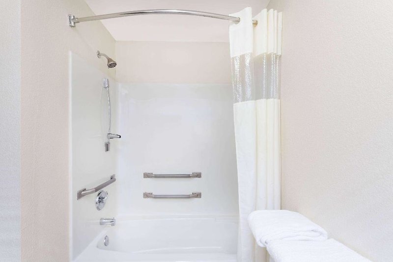 Baymont Inn & Suites Columbia Fort Jackson 1 - Bathroom Example