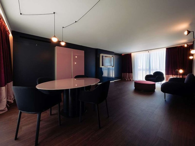 La Suite Hotel 18