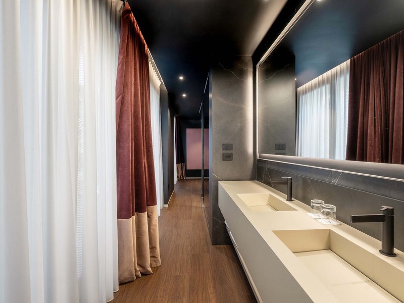La Suite Hotel 41