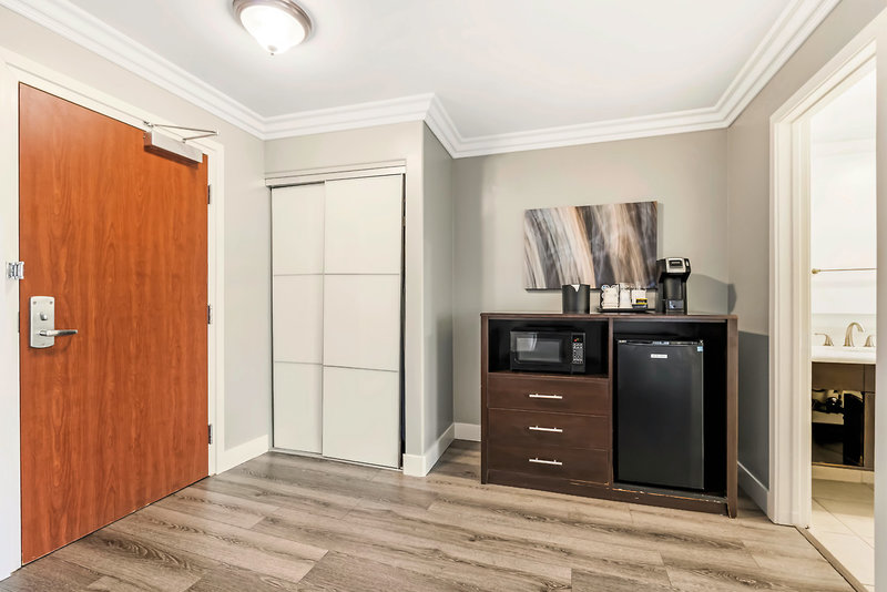 Best Western Plus LA Mid Town Hotel 8