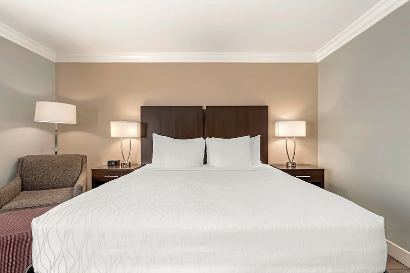 Best Western Plus LA Mid-Town Hotel 4