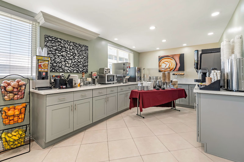 Best Western Plus LA Mid-Town Hotel 11