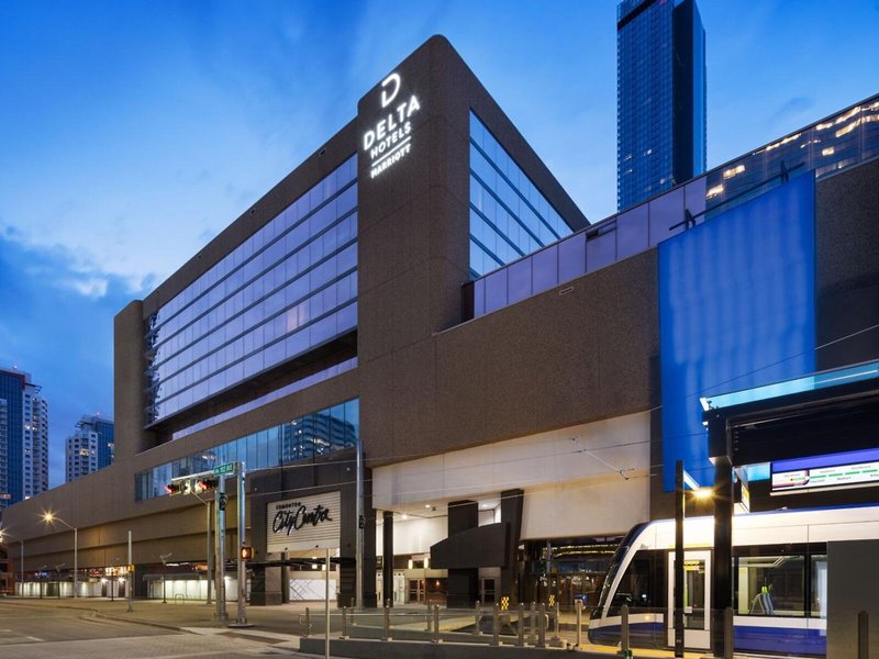Delta Hotels Edmonton Centre Suites 1