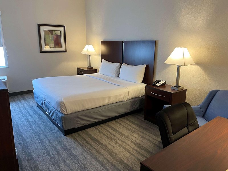 Best Western Tampa 32