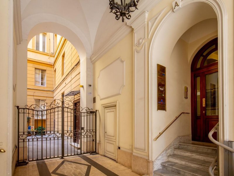Courtyard Rome Suite 1