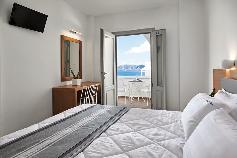 Santorini View Hotel by Highlight 4