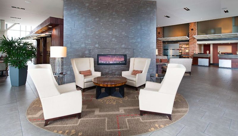 DoubleTree by Hilton Hotel and Suites Charleston Airport
