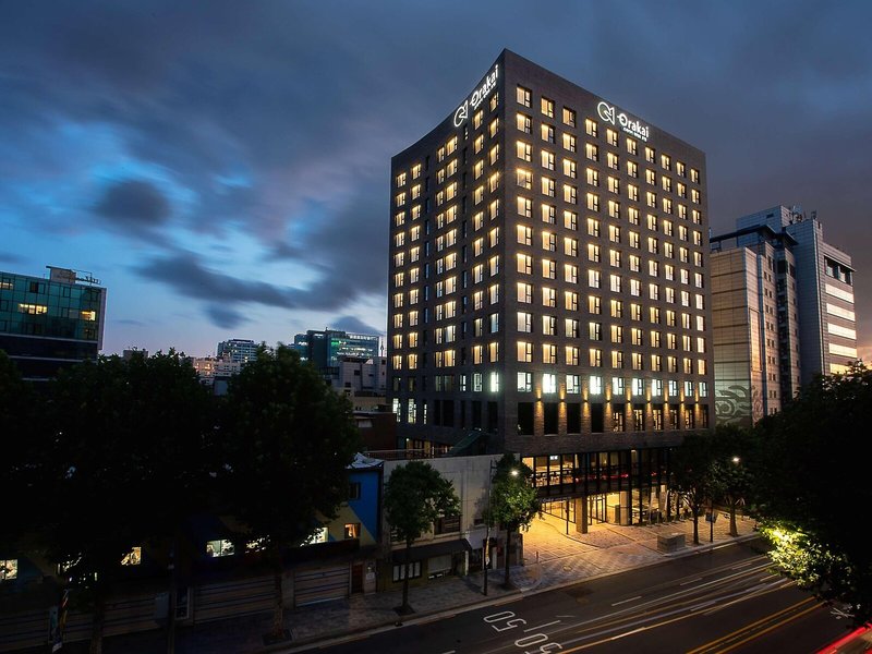 Orakai Daehakro Hotel 1