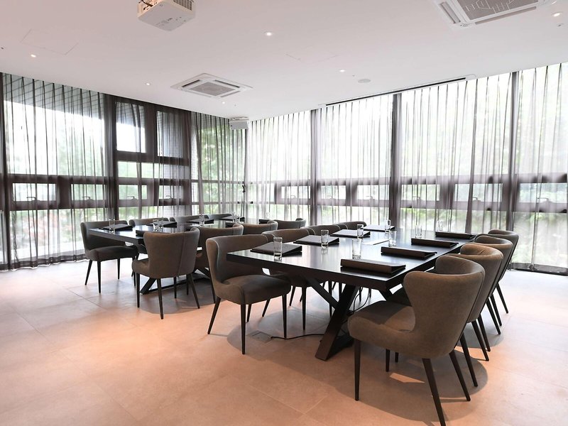 Orakai Daehakro Hotel 8