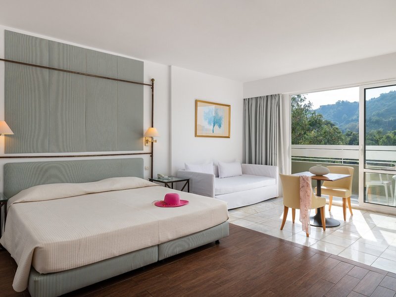 Dionysos 37 - Room Example