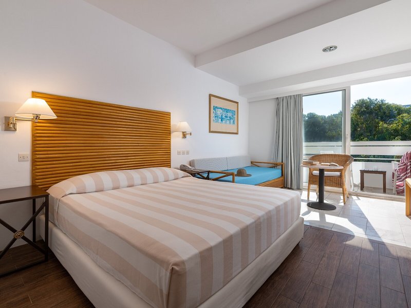 Dionysos 47 - Room Example