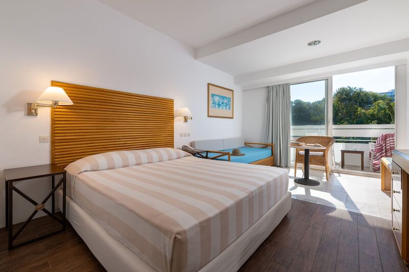 Dionysos Hotel 67