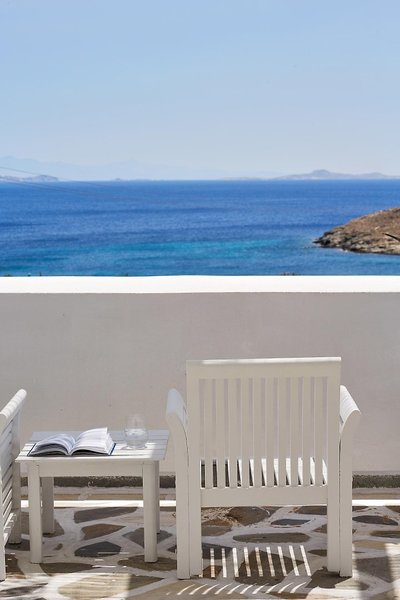 Mr & Mrs White Tinos 6