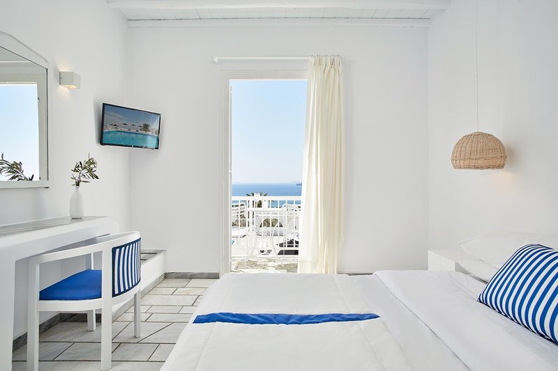 Mr & Mrs White Tinos 9