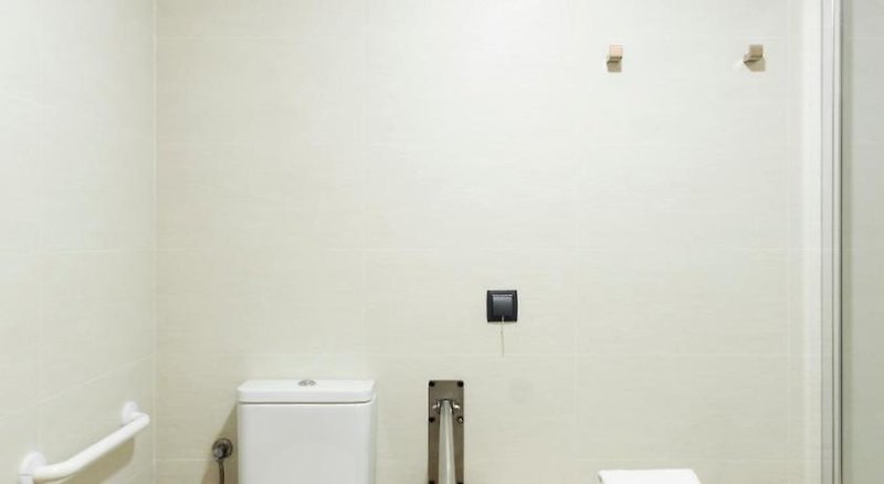 Blanq Comedias 2 - Bathroom Example