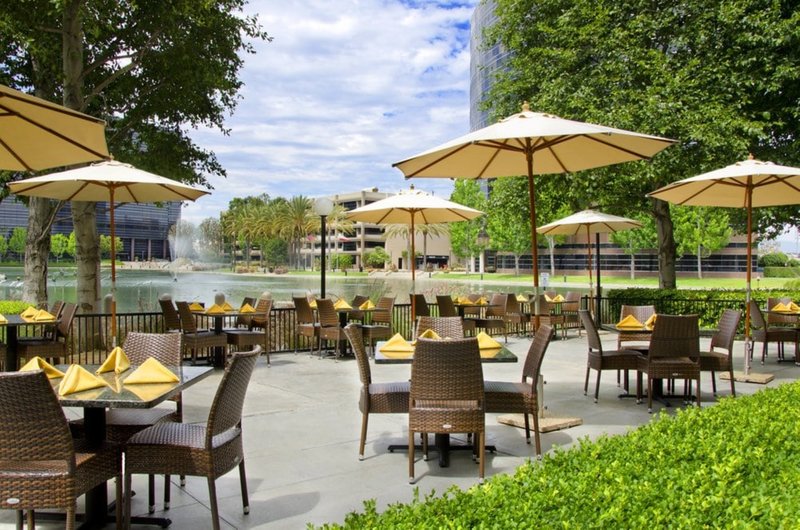 DoubleTree by Hilton Orange County Airport 4