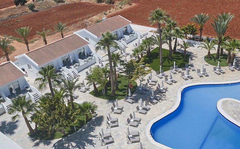 Bohemian Gardens Hotel 8