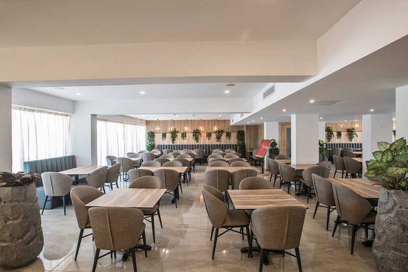 Bohemian Gardens Hotel 21