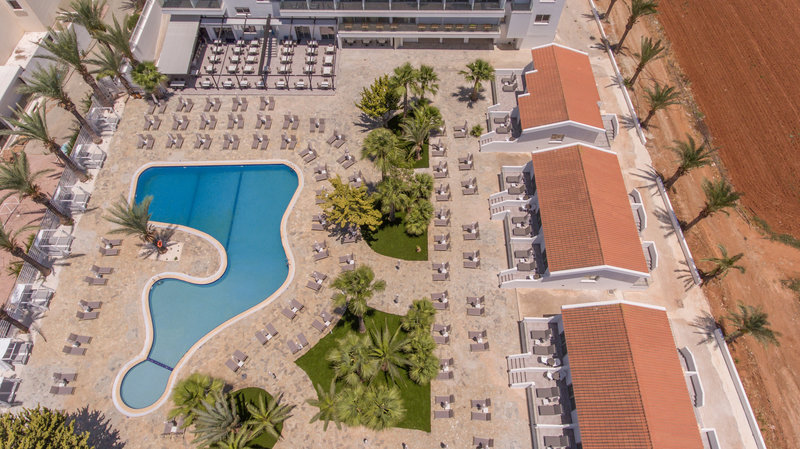 Bohemian Gardens Hotel 5