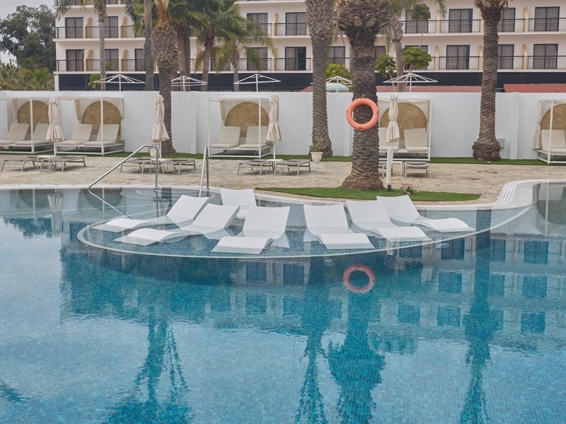 Bohemian Gardens Hotel 8