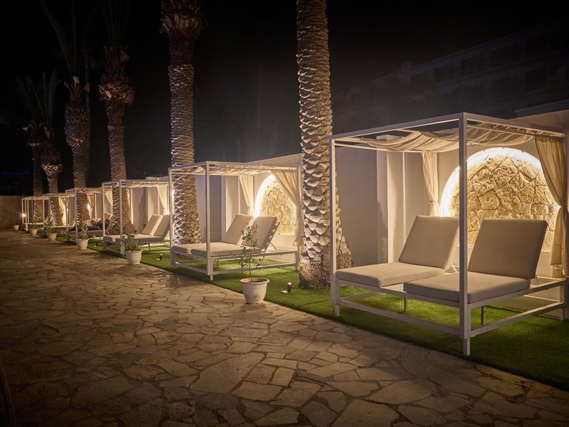 Bohemian Gardens Hotel 10