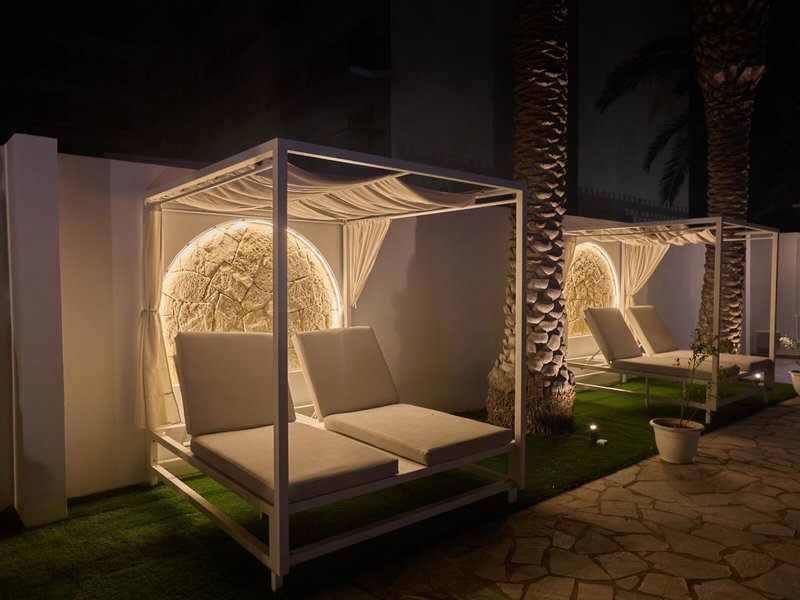 Bohemian Gardens Hotel 11