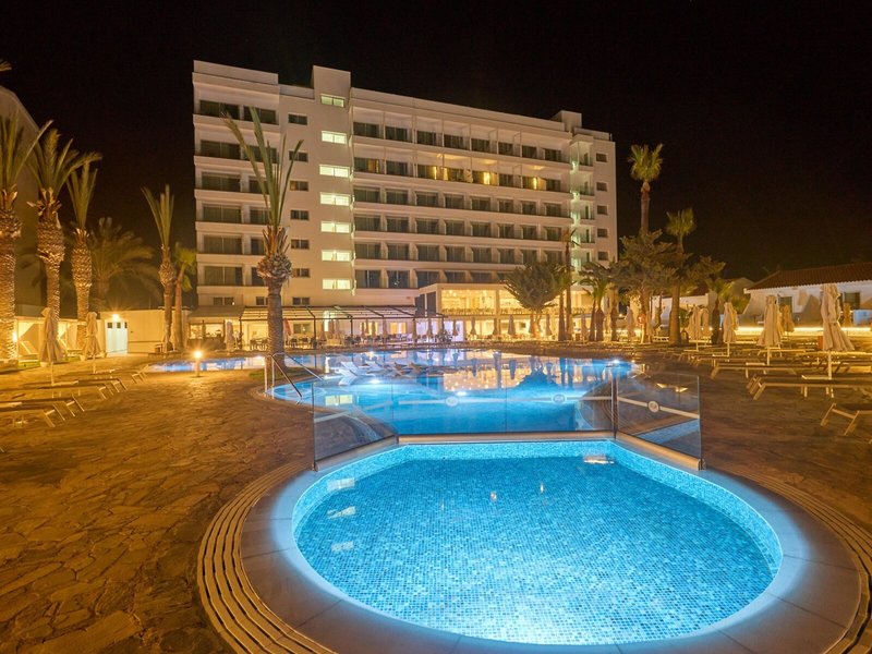 Bohemian Gardens Hotel 13