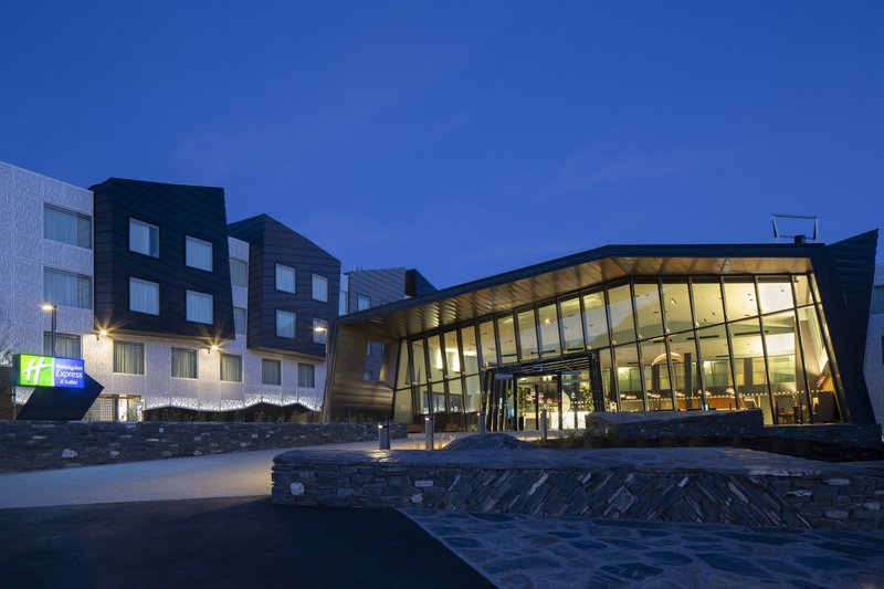 Holiday Inn Express & Suites Queenstown 1