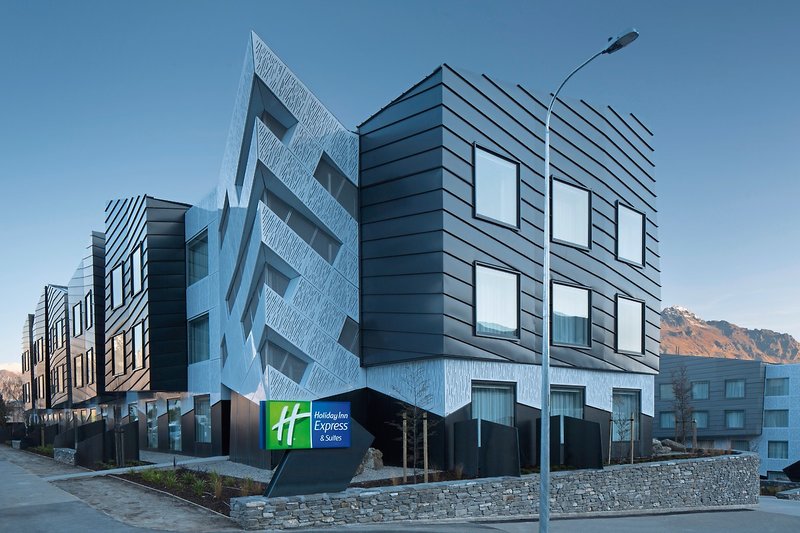 Holiday Inn Express & Suites Queenstown