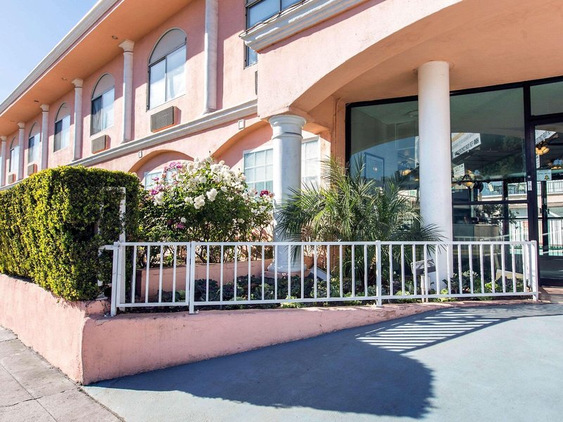 Rodeway Inn 3
