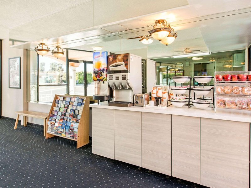 Rodeway Inn 8