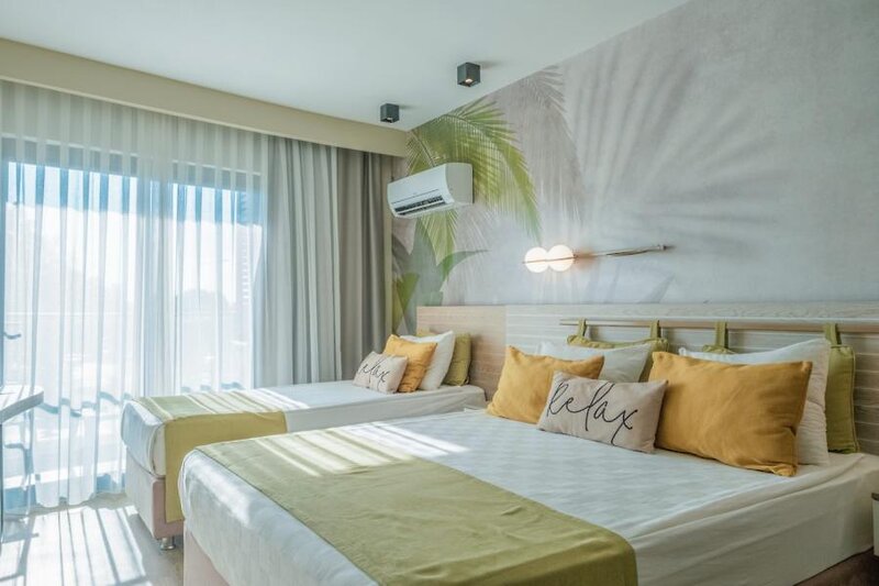 Side Square Hotel 9