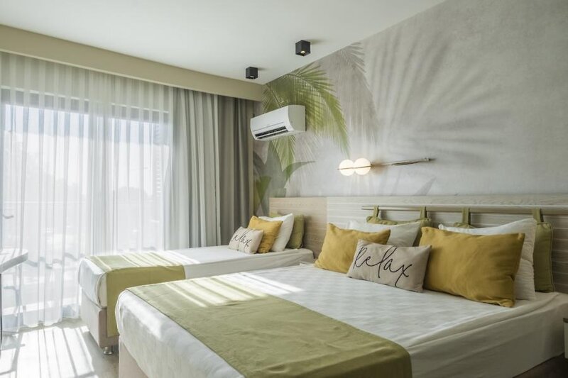 Side Square Hotel 8