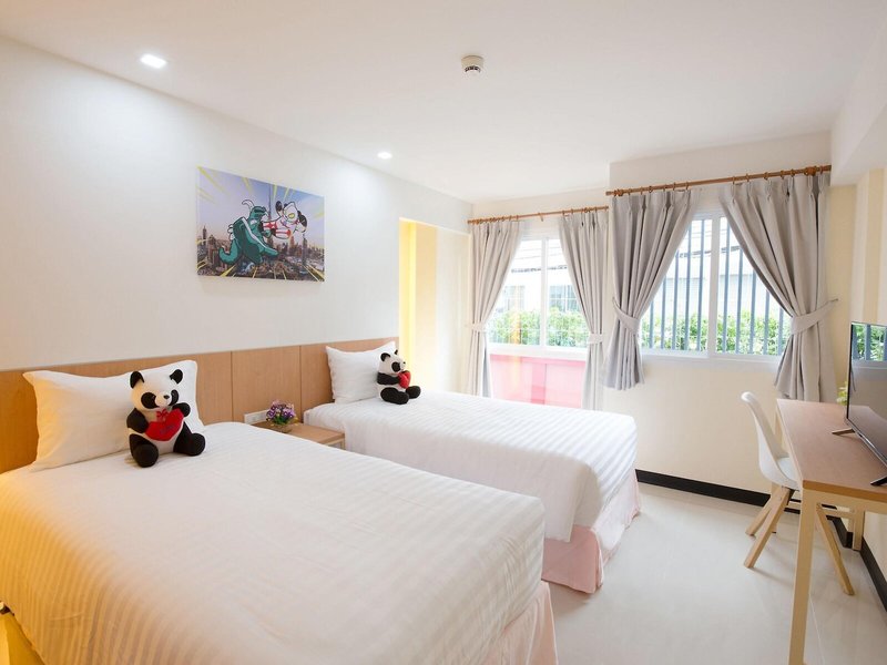Lucky Panda Hotel 12