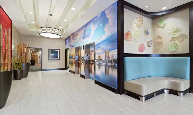 Hampton Inn & Suites St. Petersburg Downtown 4