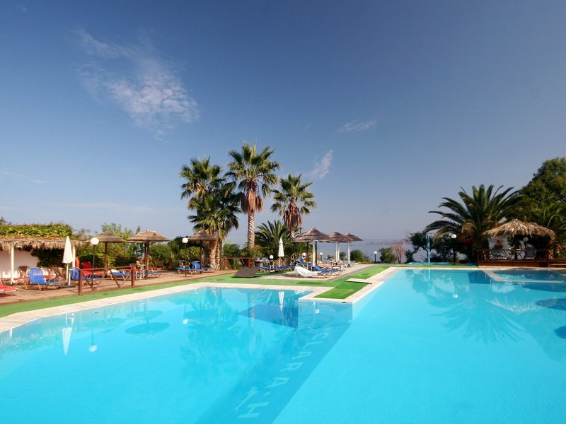 Clara Resort Hotel & Bungalow 8